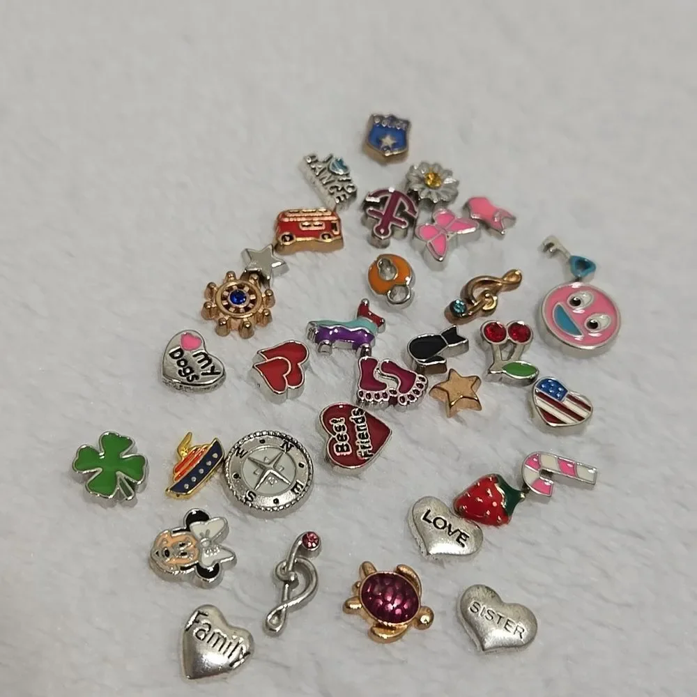 Silver Floating Charm Pendant Necklace With 40 Charms